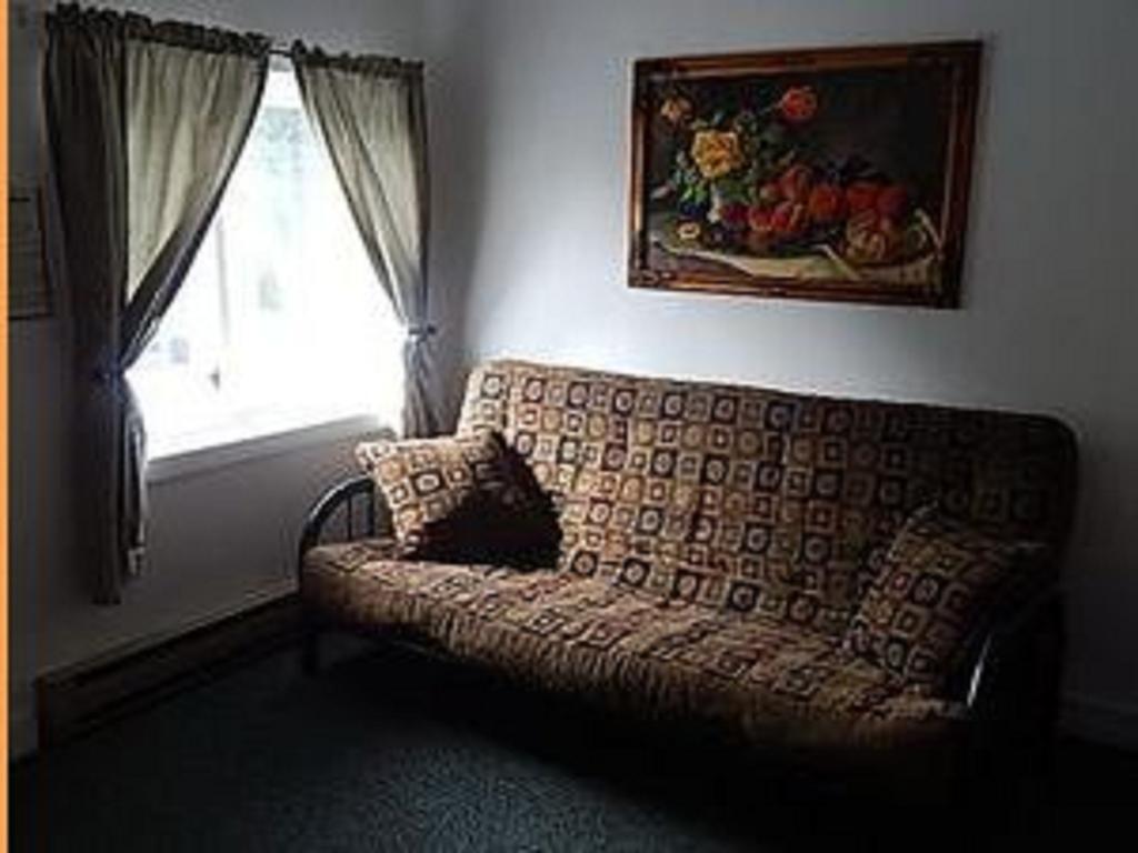 Acadia Sunrise Motel Trenton Room photo