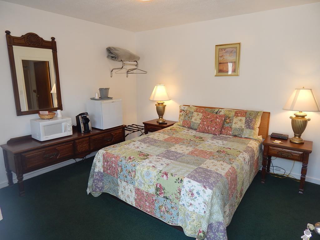 Acadia Sunrise Motel Trenton Room photo