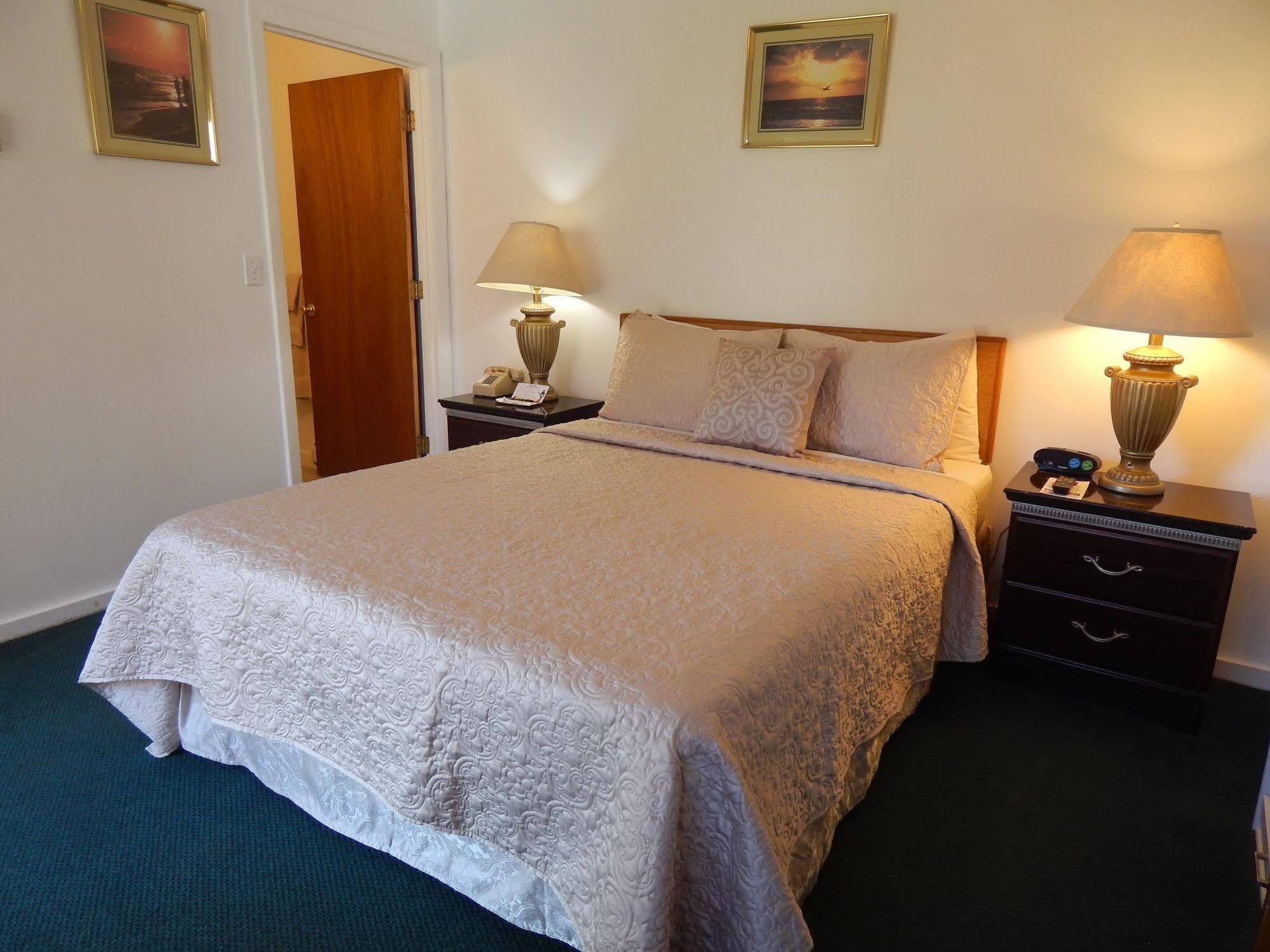 Acadia Sunrise Motel Trenton Room photo